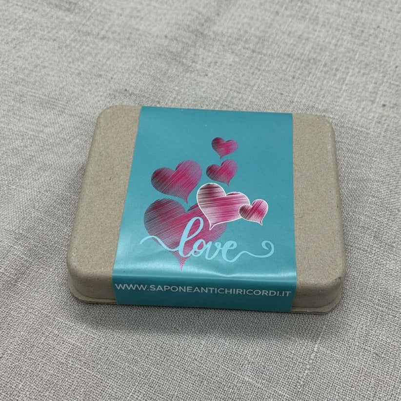 VALENTINE'S DAY GIFT SET: 4 BARS OF ARTISAN SOAP WITH A STRAW LINER - 100g each