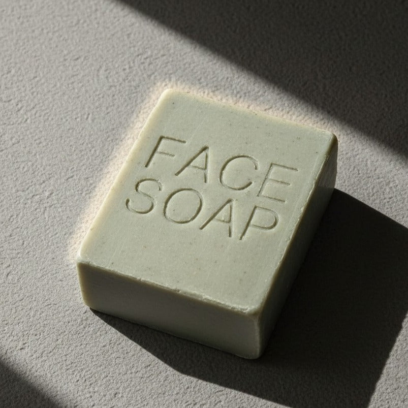 LATTE DETERGENTE SOLIDO PER PELLI SENSIBILI - Privo di packaging