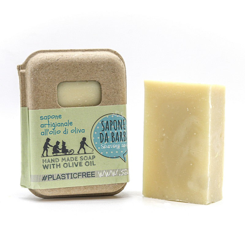 Savon à raser au pin sylvestre dans un emballage en carton recyclé