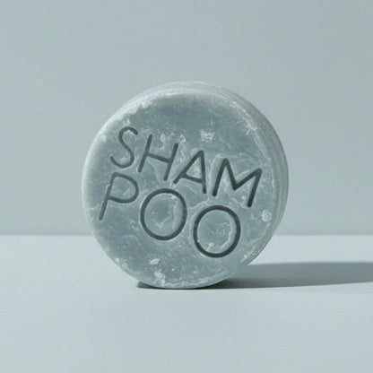 SHAMPOING SOLIDE POUR CHEVEUX GRAS AVEC ROSÉE ET BOUCHON DE LIÈGE